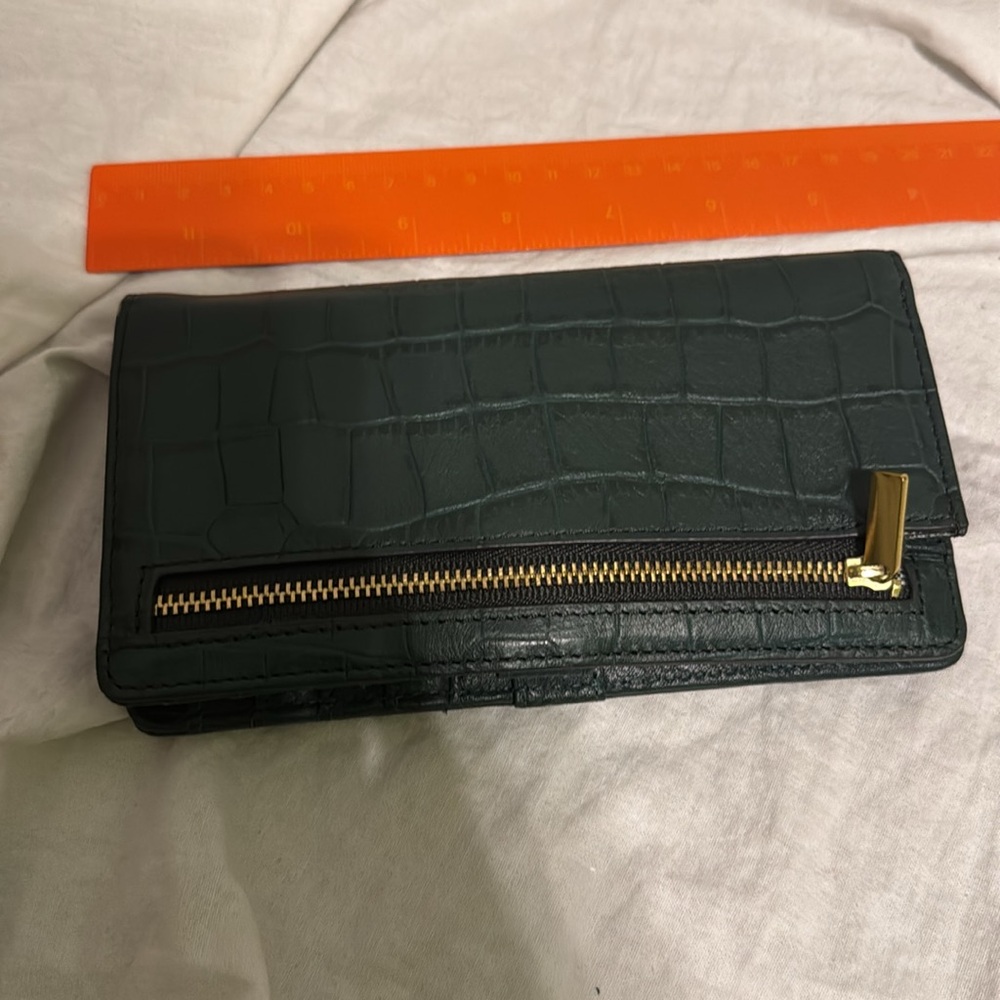 Fossil Croc-Embossed Wallet with Gold Accent - Picture 3 of 5